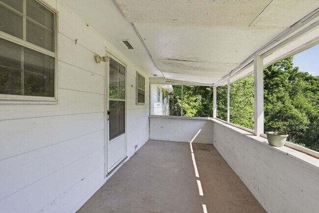 Building Photo - In the Heart of Hixson! 3 beds, 2 baths, Recent Updates! Housing Voucher Accepted.
