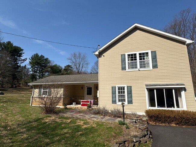 Building Photo - 3676 Lower Saucon Rd