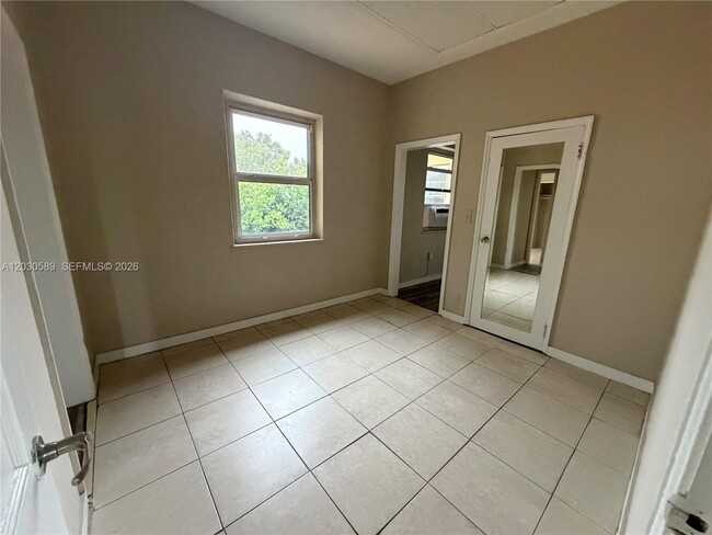Building Photo - 1422 NW 26th Ave