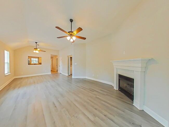 Building Photo - Three bedroom home in Martinez!