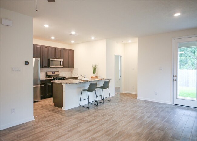 Building Photo - 27638 Mesabe Dr