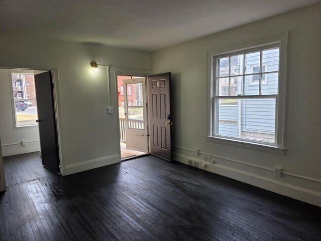 Building Photo - 124 Dawes Ave