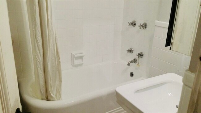 Building Photo - 8 Garrison St