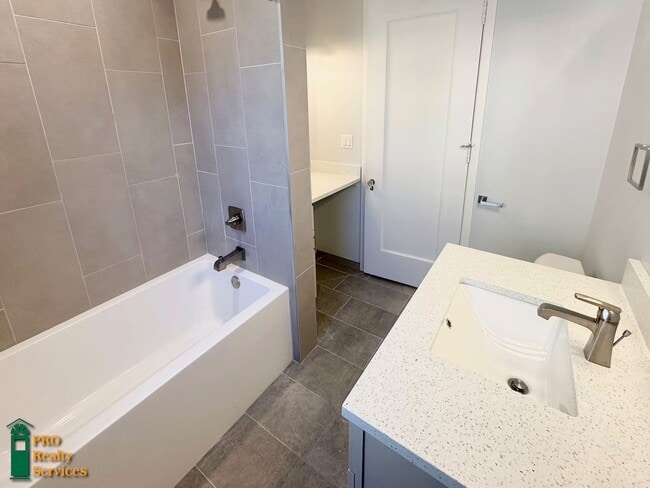 Building Photo - Gorgeous 3 Bedroom Main Level Duplex Unit