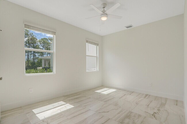 Building Photo - 7141 SE Park Dr