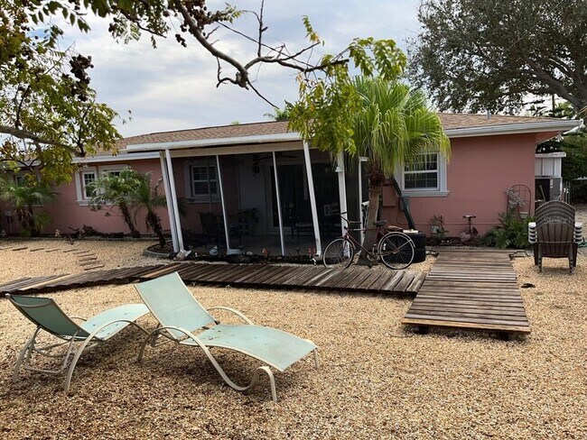 Building Photo - 2130 E Vina Del Mar Blvd