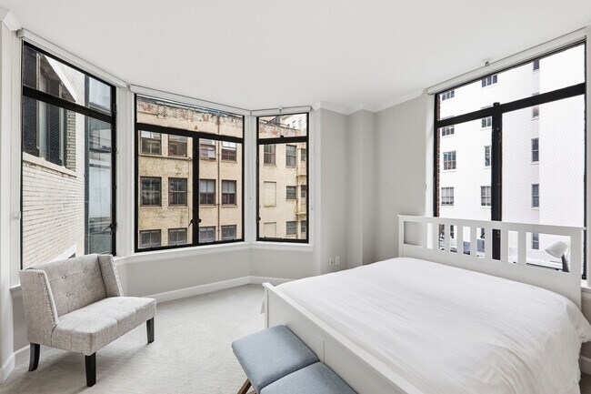 Building Photo - 201 Sansome St