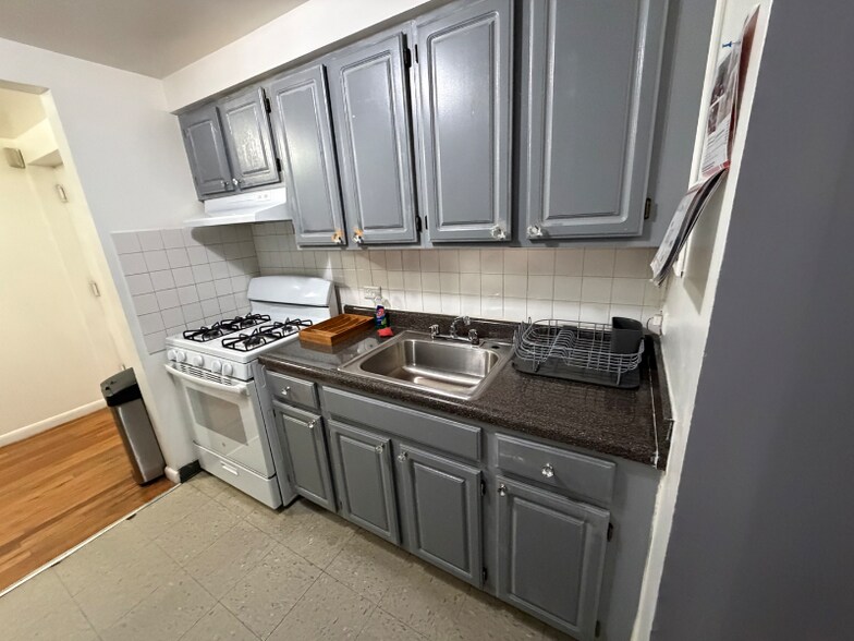 Building Photo - 951 Hoe Ave