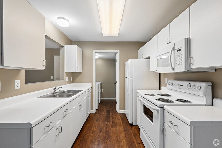 Fairway - 2BR, 2BA - 1,160SF - Kitchen - Windemere at Tallgrass