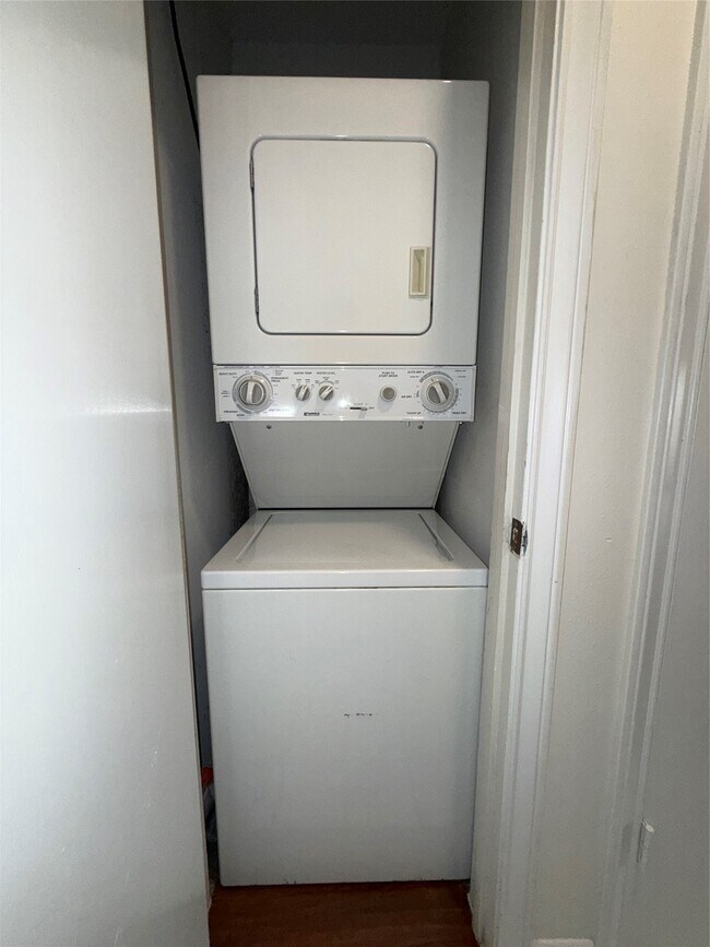 Building Photo - 2039 Winrock Blvd