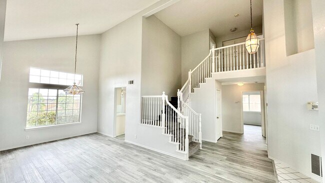 Building Photo - Awesome Two-Story Home, Recently & Freshly Updated, just minutes to downtown Fallbrook!
