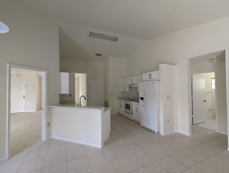 Building Photo - 9961 Boca Ave N