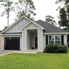 Building Photo - 3 Bedroom with extra Office Space Availabl...