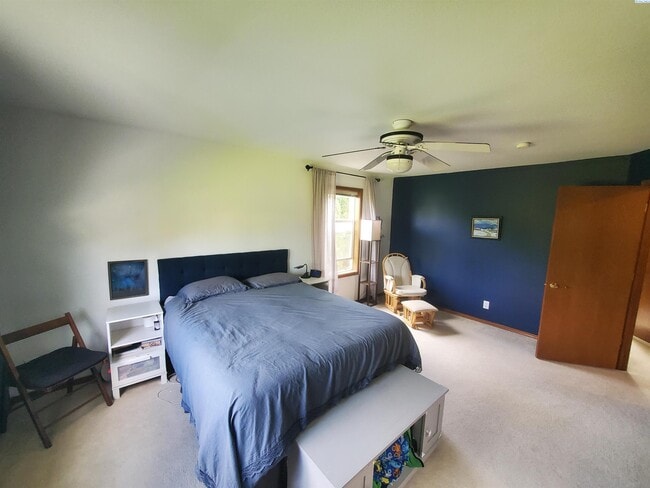Building Photo - Pet friendly, avail July 1
