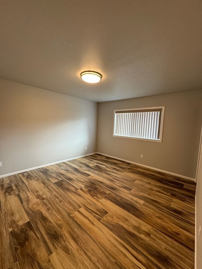 Building Photo - Newer Sutherlin 3 Bedroom 2 bath home