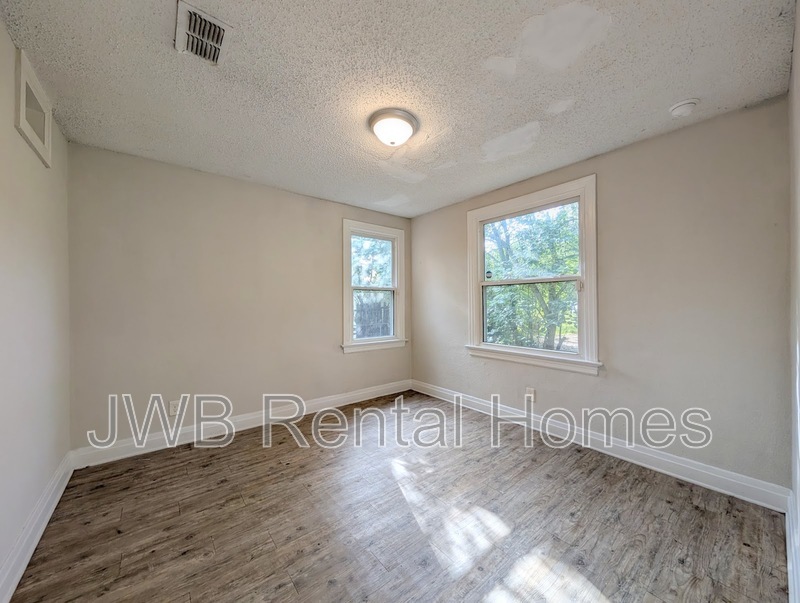 Building Photo - 518 Chestnut Dr