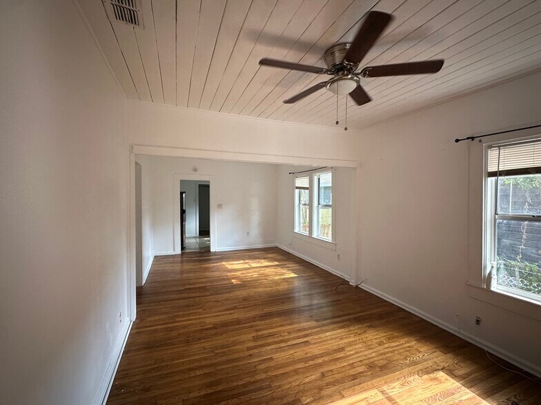 Building Photo - 3107 E 29th Ave