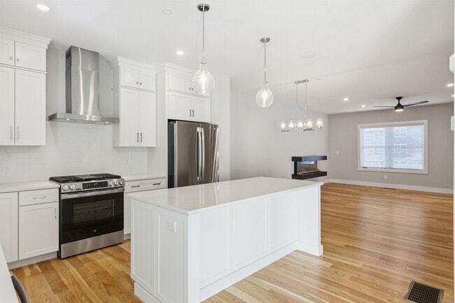 Building Photo - 7 Elise Ave