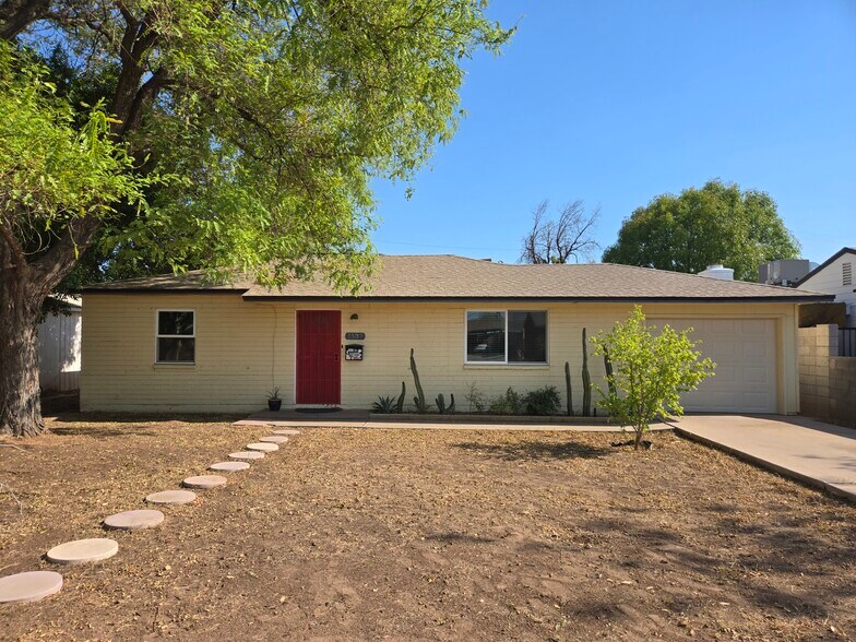 Primary Photo - 1537 W 1st Pl
