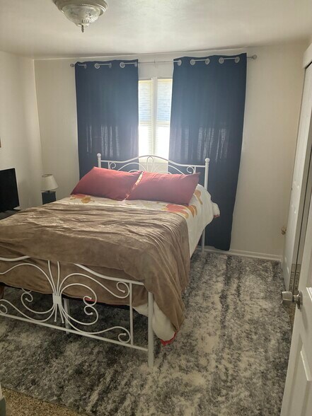 Building Photo - 5250 99th Ter N