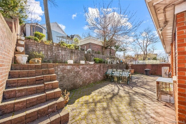 Building Photo - 45-76-76 Browvale Ln