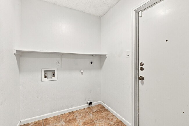 Building Photo - 8018 Chestnut Bluff Dr