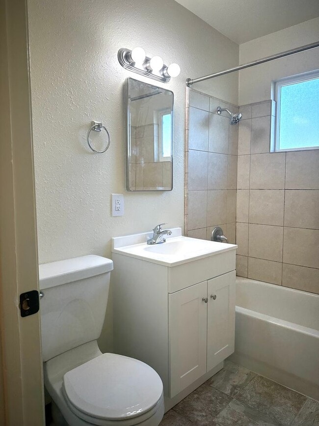Building Photo - 3970 Meteor St