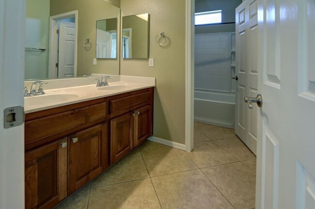 Building Photo - Step into  luxurious simplicity