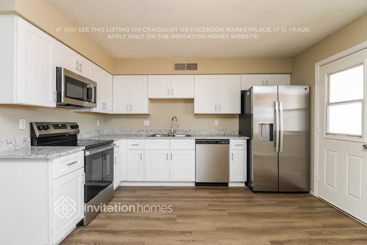 Building Photo - 1205 W El Alba Way