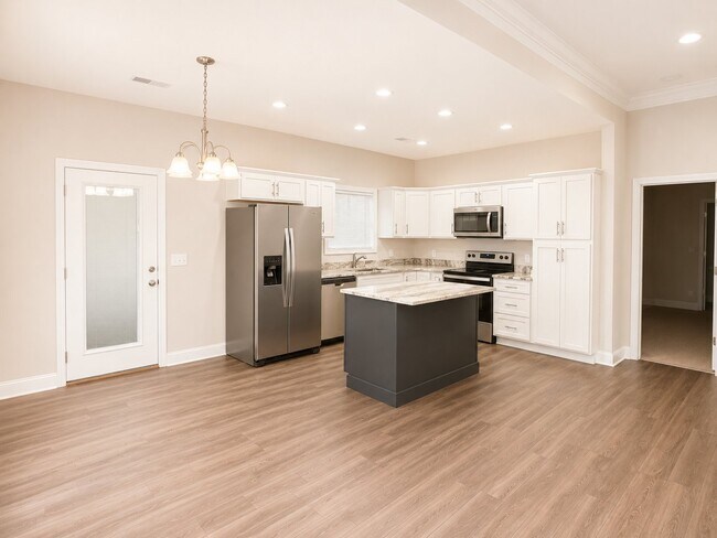 Building Photo - 547 Southern Cross Dr