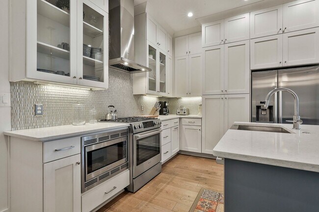 Building Photo - Fully Furnished 3bd/2.5ba Trilith Townhome with Utilities Included
