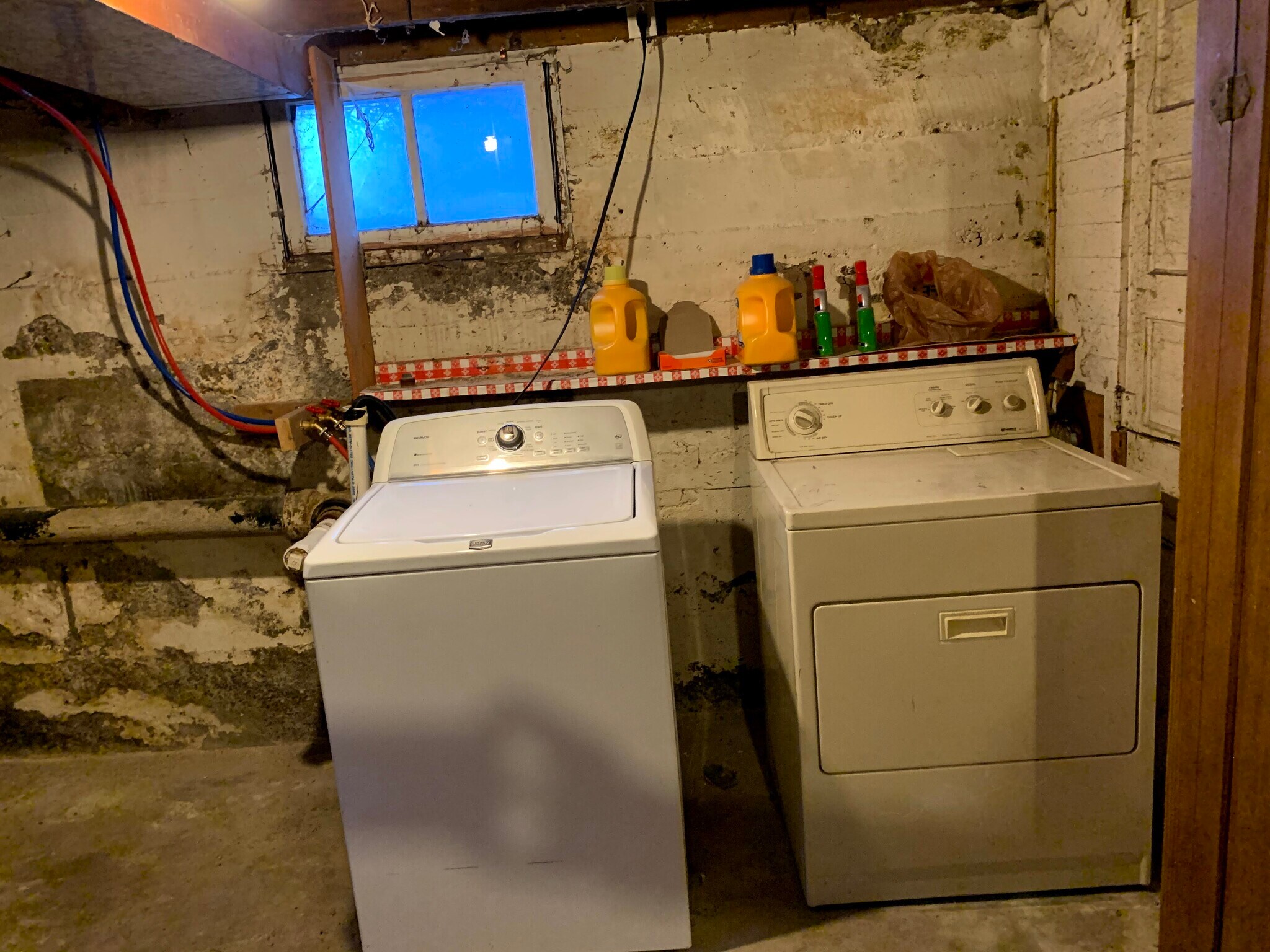 laundry hook-ups in basement - 400 Milwaukee Ave