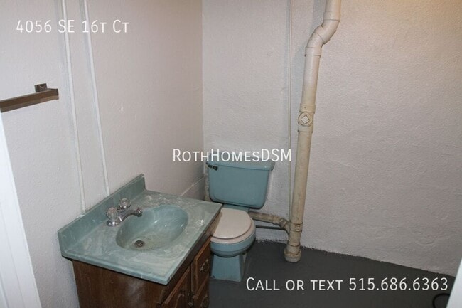 Building Photo - 4056 SE 16th Ct