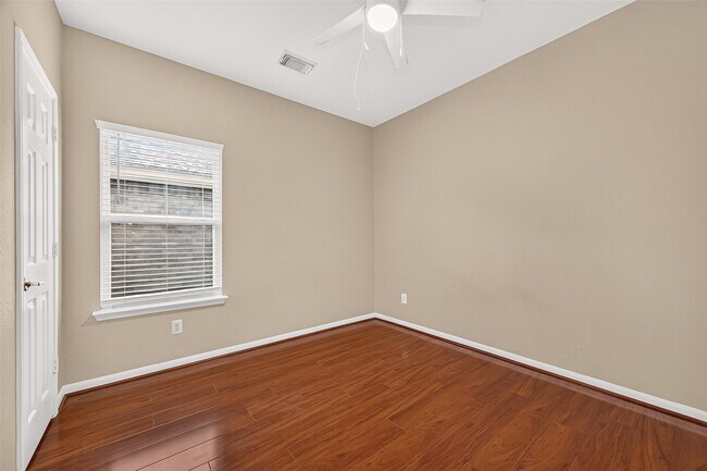 Building Photo - 3223 Legends Creek Dr
