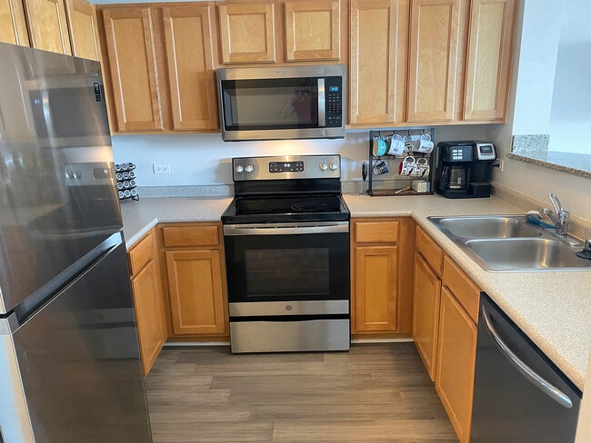 Building Photo - 345 N La Salle Dr