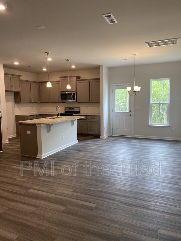 Building Photo - 4002 Beckton Trl