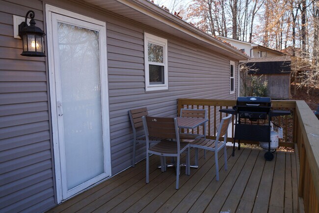 Building Photo - 6343 Cadbury Dr NW