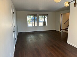 Building Photo - 4 Bed Home 20 Minutes From Mt. Bachelor
