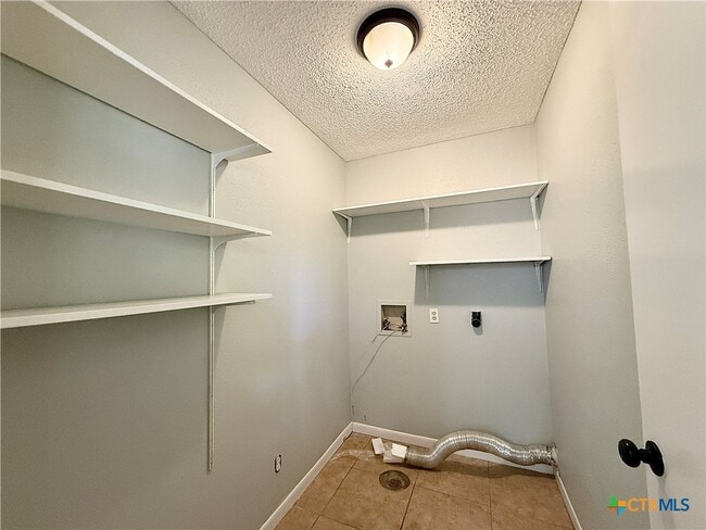 Building Photo - 705 Woodcrest Cir
