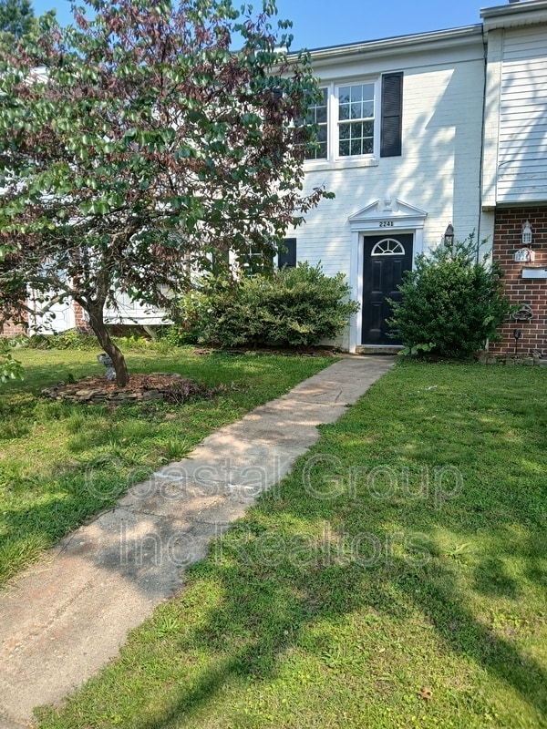 Building Photo - 2241 Sedgewick Dr