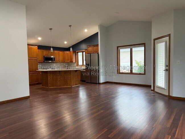 Building Photo - 3539 Woodbury Ct S