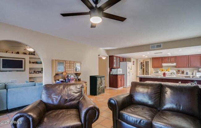 Building Photo - 4936 E Evans Dr