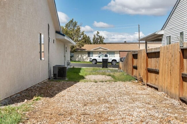 Building Photo - 1175 S 860 W