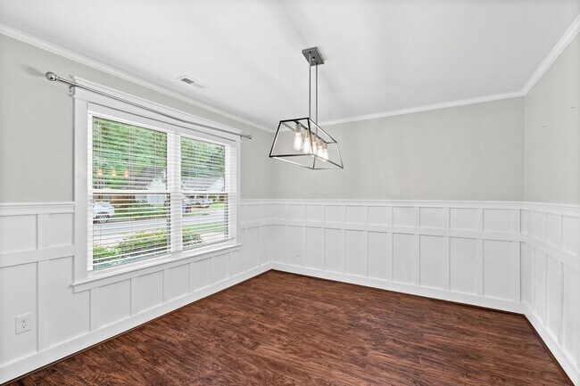 Building Photo - 4BR/2.5BA Home in Hickory School District ...