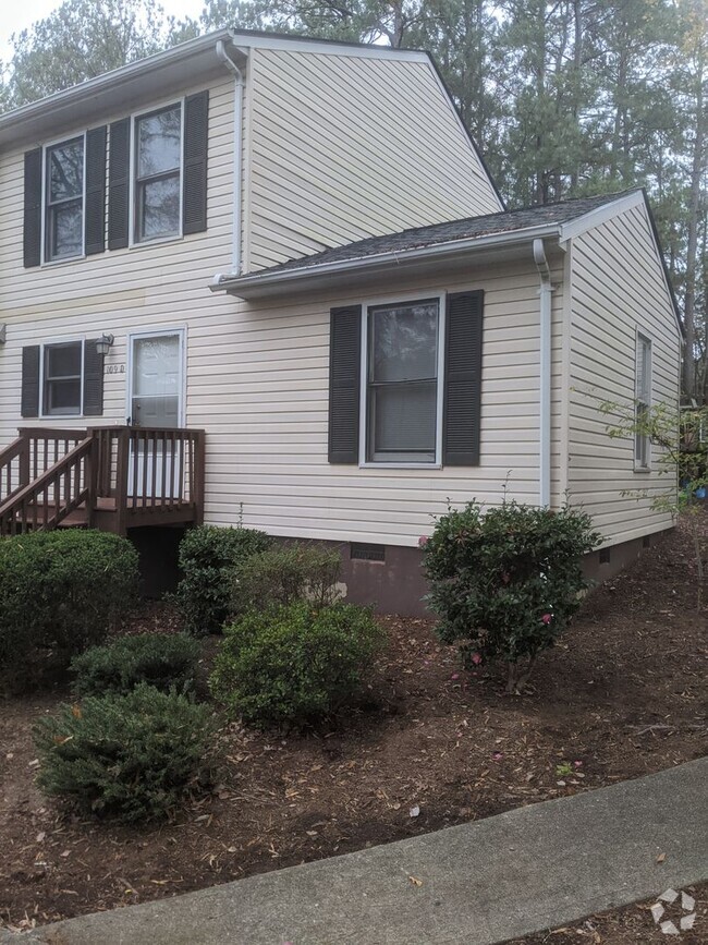Building Photo - Chapel Hill / Weatherstone Townhouse