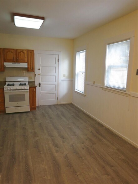 Building Photo - 5 Freeman St