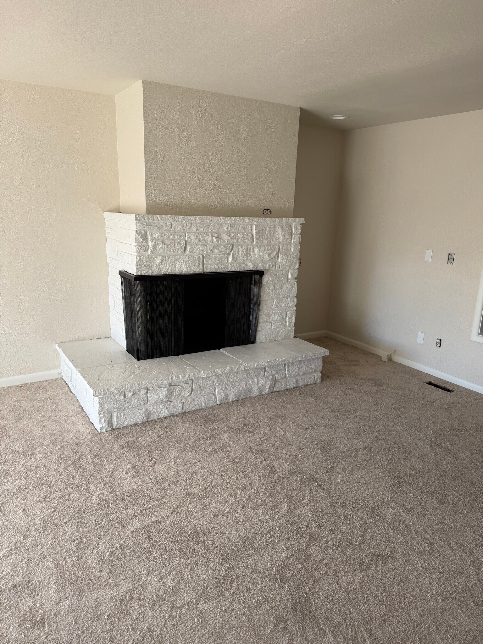 Building Photo - 1514 E Broadway