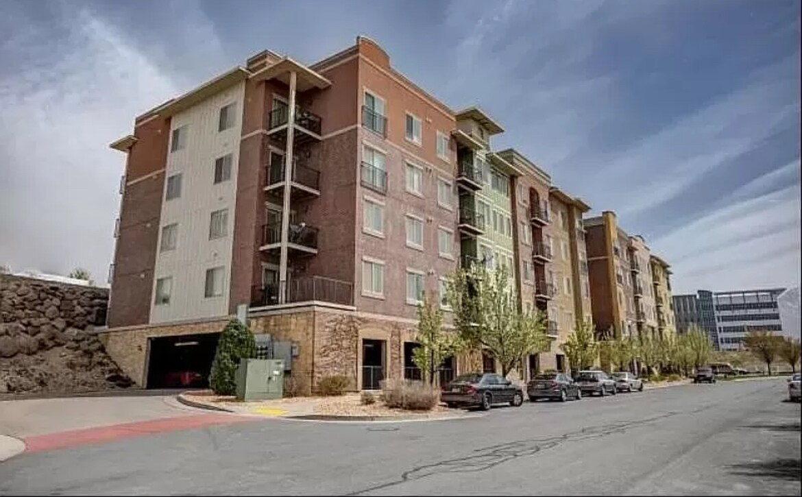 Building Photo - 175 Albion Village Way