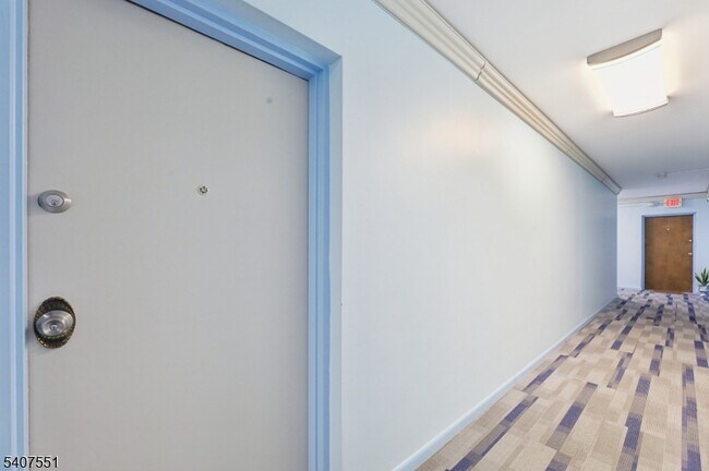 Building Photo - 94 Park Ave