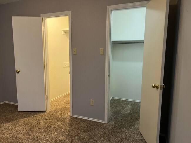 Building Photo - 5406 Duplex - Series C